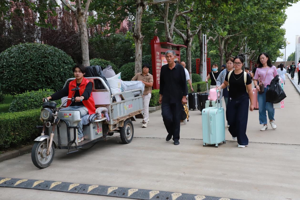 激扬青春 筑梦起航｜周口文理职业学院2025级新生报到入学