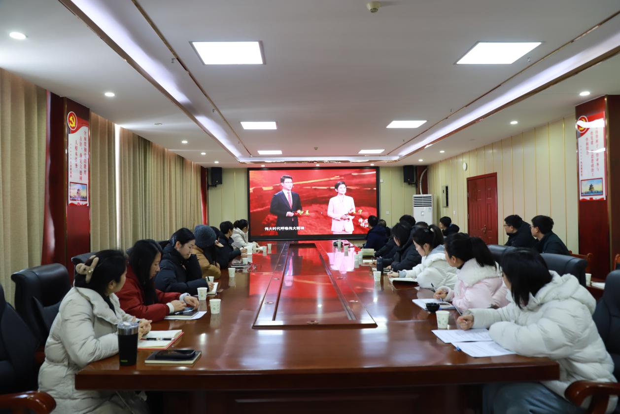 周口文理职业学院组织学习收看《榜样10》专题节目